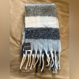 Eddie Bauer exploded plaid scarf/shawl
